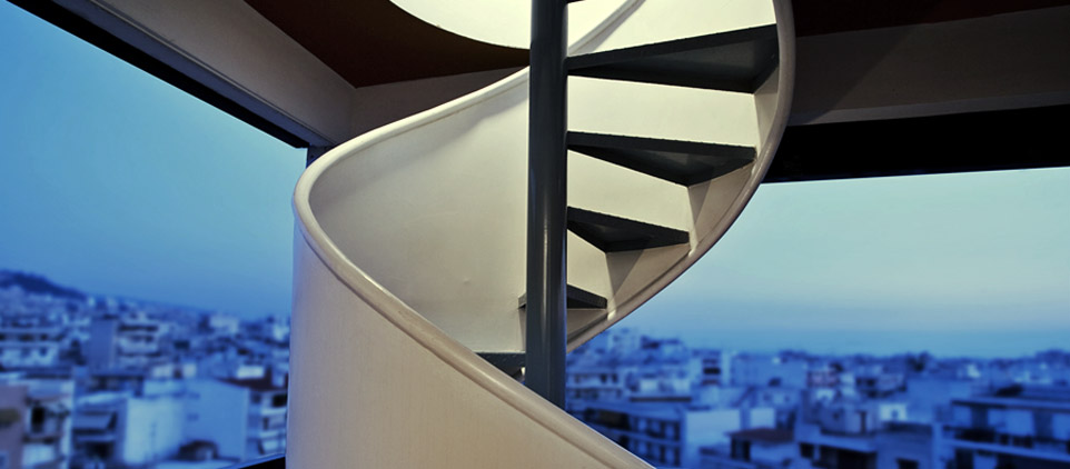 Πολυκατοικία 7 ορόφων σε pilotis