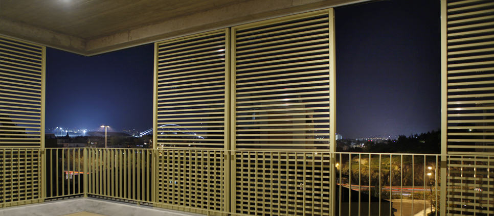 Πολυκατοικία 5 ορόφων σε pilotis